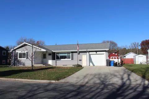 318 4th St NW, Blooming Prairie, MN 55917