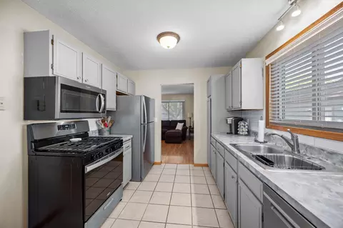 Kitchen - 4240 Braddock Trl, Eagan, MN 55123 photo 2 of 5