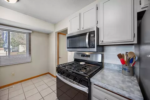 Kitchen - 4240 Braddock Trl, Eagan, MN 55123 photo 4 of 5