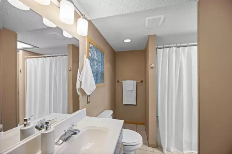 Bath - 4240 Braddock Trl, Eagan, MN 55123 photo 1 of 2