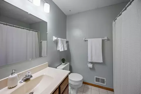 Bath - 4240 Braddock Trl, Eagan, MN 55123 photo 2 of 2
