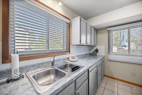 Kitchen - 4240 Braddock Trl, Eagan, MN 55123 photo 3 of 5
