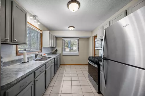 Kitchen - 4240 Braddock Trl, Eagan, MN 55123 photo 5 of 5