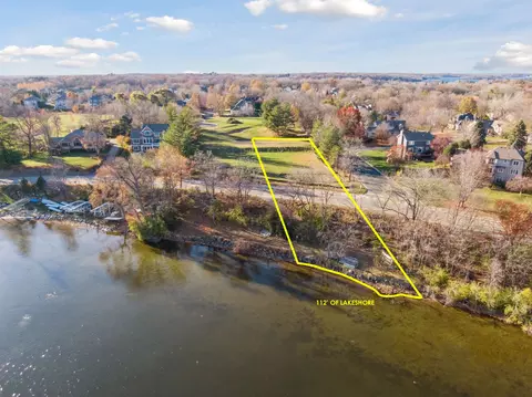 3930 Stratford Ln, Chanhassen, MN 55331