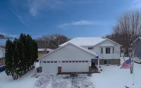 1416 Hillside Ct, Sauk Rapids, MN 56379