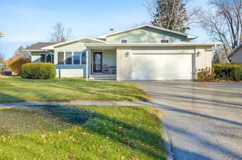 909 Southwood Dr S, Fargo, ND 58103