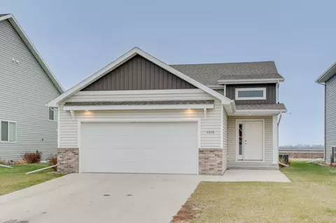 4212 14th Ave S, Moorhead, MN 56560