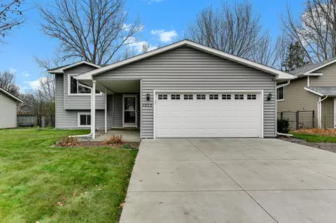 2822 Oakview Ln, Monticello, MN 55362
