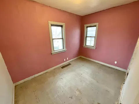Bedroom - 1206 12th St NW, Austin, MN 55912 photo 2 of 5