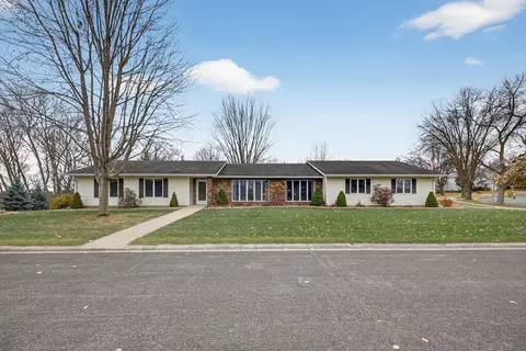 4116 Manor View Dr NW, Rochester, MN 55901