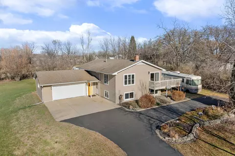 14435 Woodville Dr, Waseca, MN 56093