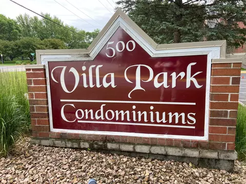 500 County Road B W #122, Roseville, MN 55113
