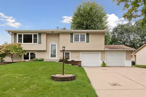 2074 Carnelian Ln, Eagan, MN 55122