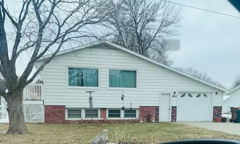 471 1st Ave SW, Glenville, MN 56036