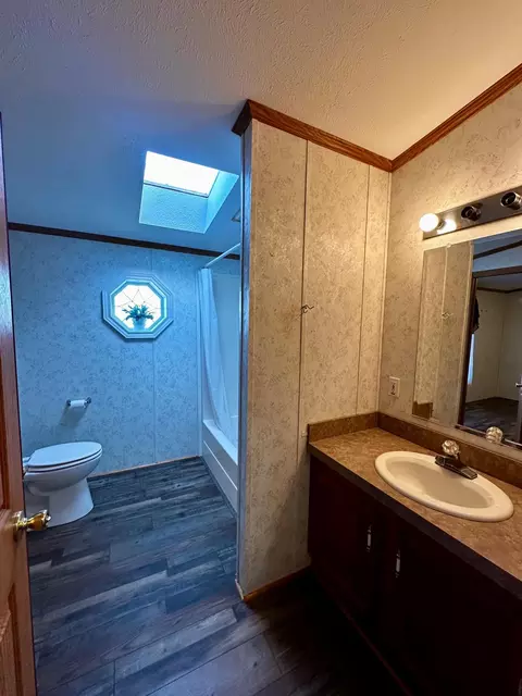 Bath - 36308 Edgewood Rd, Harmony, MN 55939 photo 3 of 4