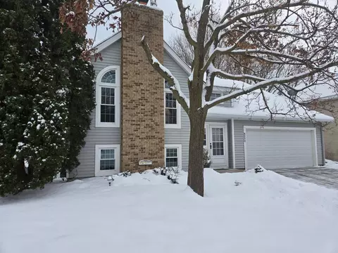 8950 Knollwood Dr, Eden Prairie, MN 55347