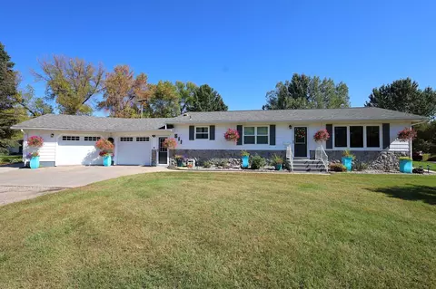 611 1st Ave, Reynolds, ND 58275