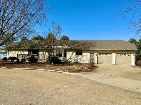 236 Wilson St, Alden, MN 56009