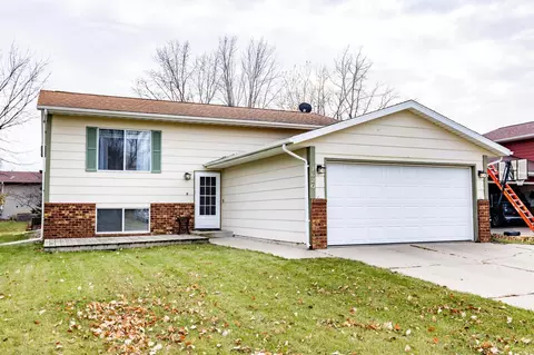 1620 36th Ave S, Fargo, ND 58104