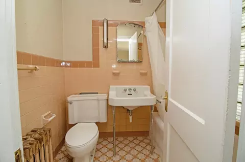 Bath - 815 5th Ave S, Saint Cloud, MN 56301 photo 2 of 5