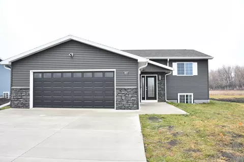 1677 Cecilee St, Worthington, MN 56187