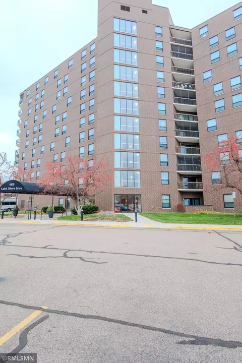 6615 Lake Shore Dr S #902, Richfield, MN 55423