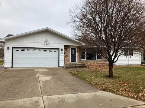706 NE 14th St, Owatonna, MN 55060