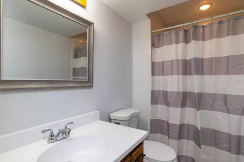 Bath - 4575 Horizon Cir, Eagan, MN 55123 photo 3 of 3
