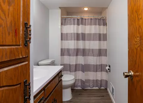 Bath - 4575 Horizon Cir, Eagan, MN 55123 photo 2 of 3