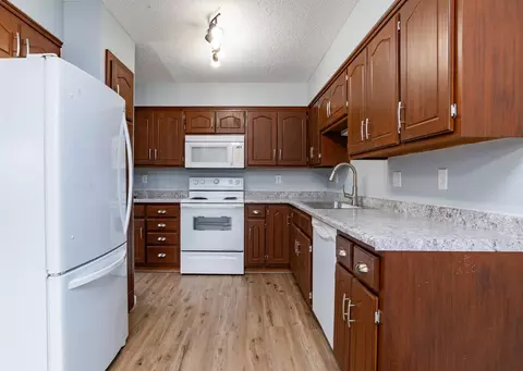 Kitchen - 4575 Horizon Cir, Eagan, MN 55123 photo 2 of 2