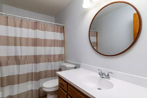 Bath - 4575 Horizon Cir, Eagan, MN 55123 photo 1 of 3