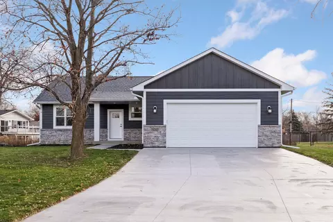 16340 Gladiola Ave W, Rosemount, MN 55068