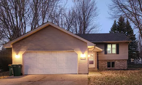 208 Holly Ln, Janesville, MN 56048