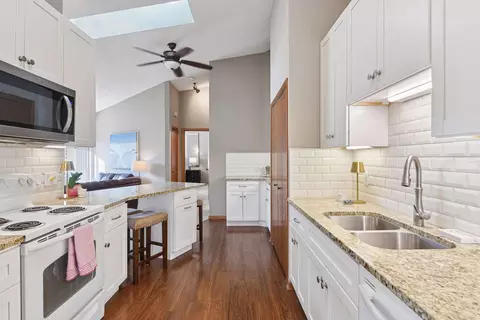 5524 Bimini Dr, Hopkins, MN 55343