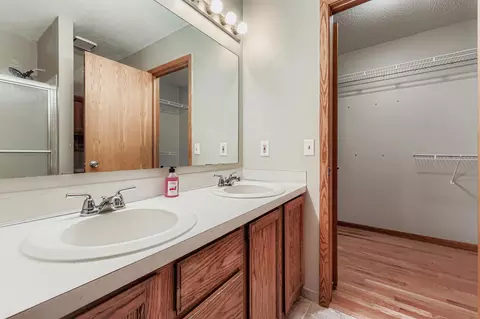 Bath - 4241 Blackhawk Rd, Eagan, MN 55122 photo 2 of 3
