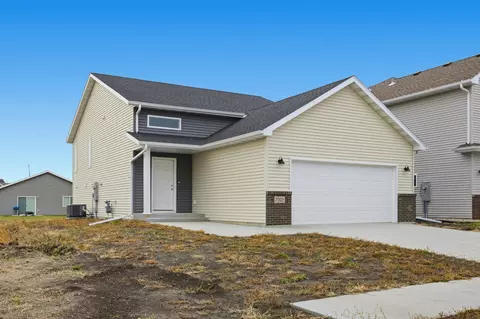7007 Benji Ln, Horace, ND 58047
