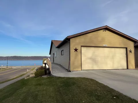 1320 N High St, Lake City, MN 55041