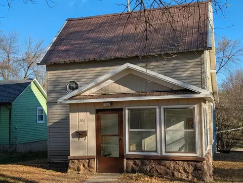 206 S 9th St, Montevideo, MN 56265