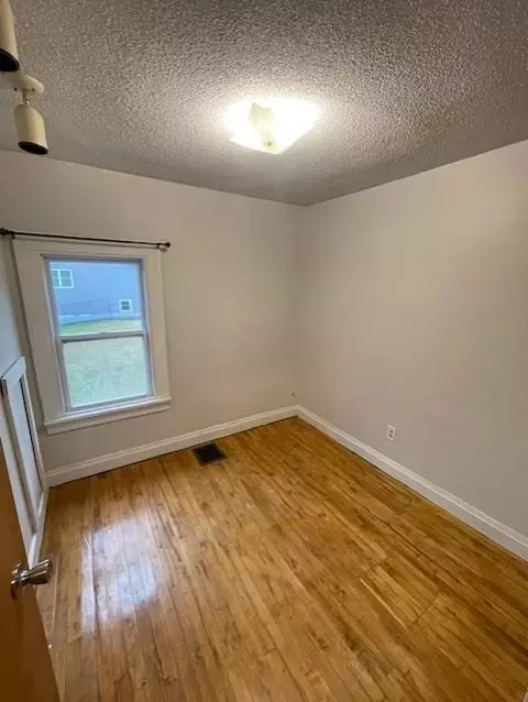 Bedroom - 5030 Idlewild St, Duluth, MN 55804 photo 4 of 4