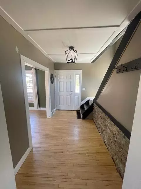 Entry Way - 5030 Idlewild St, Duluth, MN 55804 photo 2 of 3