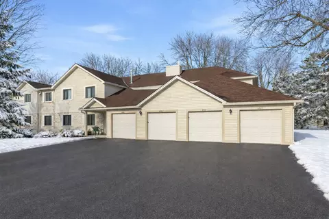 4372 Buckingham Ct, Vadnais Heights, MN 55127