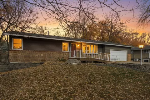 11004 Oak Knoll Ter N, Minnetonka, MN 55305