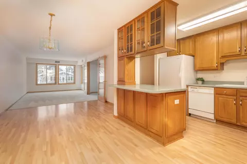 912 Hawthorne St #105, Alexandria, MN 56308