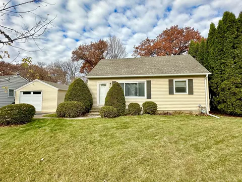 6116 Ridge Dr, Woodbury, MN 55125