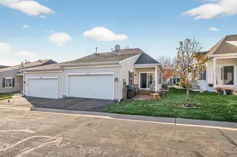 9767 Picket Dr, Eden Prairie, MN 55347