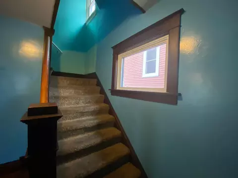 Entry Way - 304 E 3rd St, Albert Lea, MN 56007 photo 2 of 4