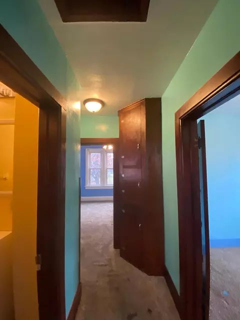Entry Way - 304 E 3rd St, Albert Lea, MN 56007 photo 3 of 4