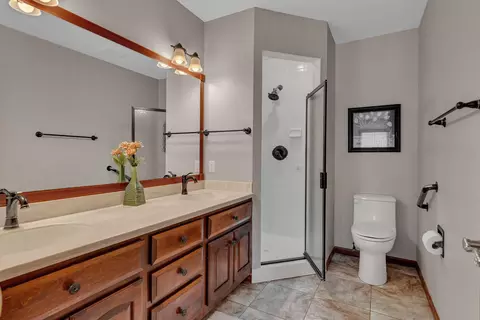 Bath - 706 24th St SE, Willmar, MN 56201 photo 2 of 3
