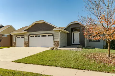 2743 Pinewood Ridge Dr SE, Rochester, MN 55904