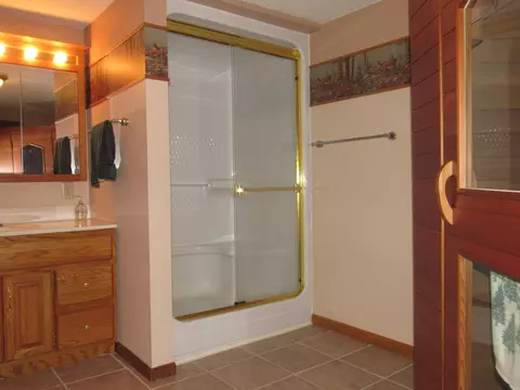 Bath - 411 Front St E, Fulda, MN 56131 photo 4 of 4